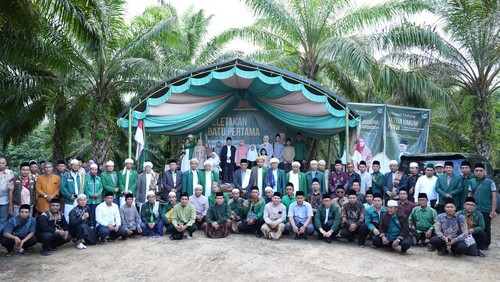 Peletakan batu pertama pembangunan Pondok Pesantren oleh Pengurus Besar Nahdlatul Wathan Anjani di IKN, Minggu (5/5/2024).