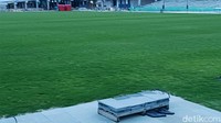 Di sisi lain dari pantauan detikcom, lapangan di rumput itu terasa empuk.