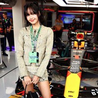 Lisa BLACKPINK tampak menghadiri pertandingan F1 Grand Prix di Miami, Florida, Amerika Serikat sebagai tamu VIP. Foto: dok. Twitter @LISANATIONS_