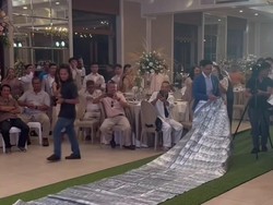Viral Pengantin Pria Beri Kejutan Karpet Uang Rp 280 Juta di Hari Pernikahan