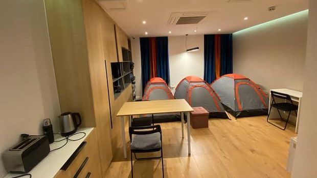 Penginpan tenda di dalam apartemen