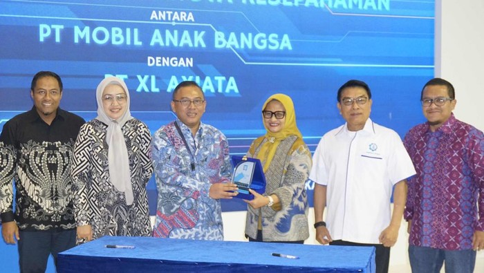 Penyediaan Layanan ICT untuk Mobil Anak Bangsa XL Axiata berkomitmen mendukung pengembangan industri mobil listrik Mobil Anak Bangsa lewat penyediaan layanan ICT agar tumbuh dan berkembang pesat.