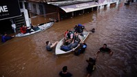 Cuaca di seluruh Amerika Selatan dipengaruhi oleh fenomena iklim El Niño, suatu peristiwa alami yang terjadi secara berkala dan menghangatkan permukaan air di wilayah Pasifik Khatulistiwa. Di Brasil, El Niño secara historis menyebabkan kekeringan di wilayah utara dan curah hujan tinggi di wilayah selatan.  