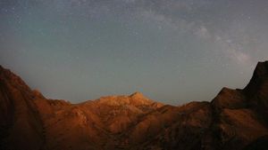 Pesona Hujan Meteor Eta Aquarids di China