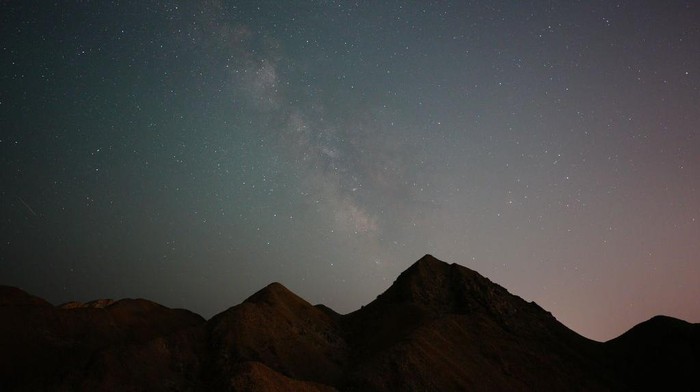 Pesona Hujan Meteor Eta Aquarids di China Hujan meteor Eta Aquarids merupakan fenomena hujan meteor yang puncaknya biasa terjadi di bulan Mei setiap tahunnya.