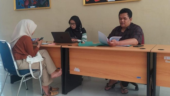 Proses pendaftaran panwascam di Bawaslu Kulon Progo, Senin (6/5/2024).
