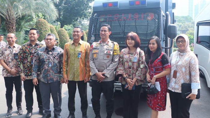 Polda Metro Jaya menerima hibah 4 kendaraan dari perusahaan swasta.