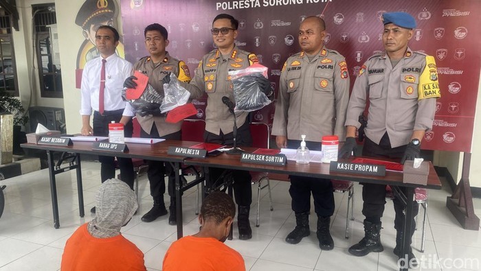 Polresta Sorong Kota, Papua Barat Daya menggelar konferensi pers terkait kasus pembunuhan mahasiswa Universitas Muhammadiyah Sorong.