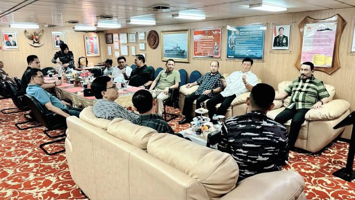 Potret Pembukaan Latihan Integrasi Taruna Wreda Nusantara Sebanyak 1.388 peserta mengikuti kegiatan rutin yang dilaksanakan oleh TNI-Polri, IPDN, Poltek SSN dan Unhan, Latihan Integrasi Taruna Wreda Nusantara di Kalimantan Timur. Ini potretnya.