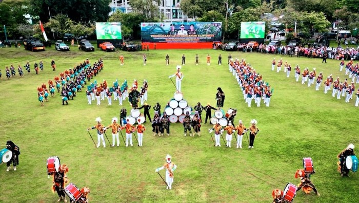 Potret Pembukaan Latihan Integrasi Taruna Wreda Nusantara Sebanyak 1.388 peserta mengikuti kegiatan rutin yang dilaksanakan oleh TNI-Polri, IPDN, Poltek SSN dan Unhan, Latihan Integrasi Taruna Wreda Nusantara di Kalimantan Timur. Ini potretnya.