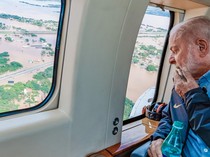 Potret Presiden Brasil Pantau Banjir Dahsyat dari Helikopter