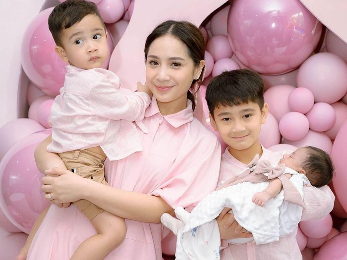 Raffi Ahmad Raffi Ahmad gelar akikah Bayi Lily.
