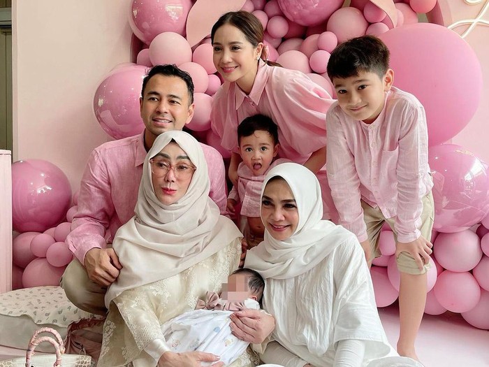 Raffi Ahmad gelar akikah Bayi Lily.