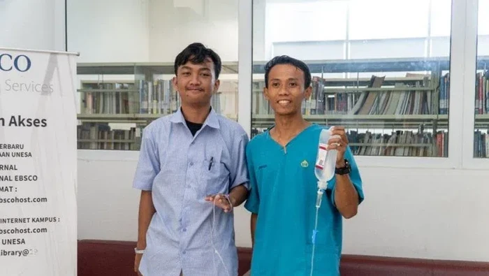 Razzaq ditemani perawat saat UTBK di Unesa
