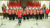 Sesi prescon langsung digelar usai penyambutan dan pengalungan bunga.