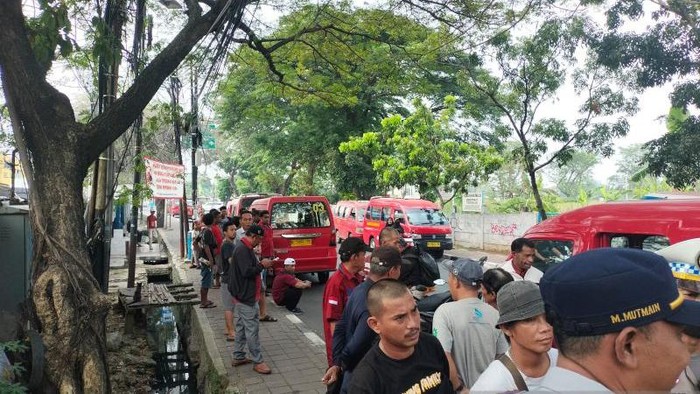 Sopir Angkot di Cilincing Tolak Lagi TransJ Rute Pulo Gadung-Tanjung Priok