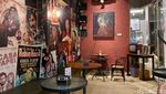 Unik Banget! Di Kafe Ini Bisa Ngopi dan Berfoto dalam Nuansa Retro Film