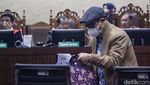 Sidang Perdana, Hakim Agung Gazalba Saleh Tutup Muka