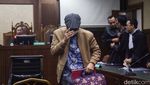 Sidang Perdana, Hakim Agung Gazalba Saleh Tutup Muka