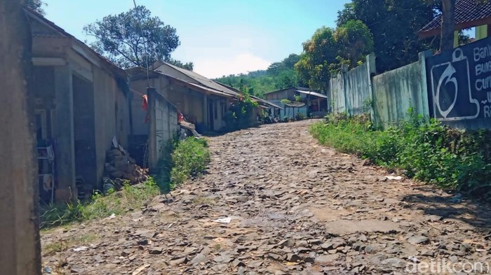 Suasana perkampungan di Cikakak, Kabupaten Sukabumi.