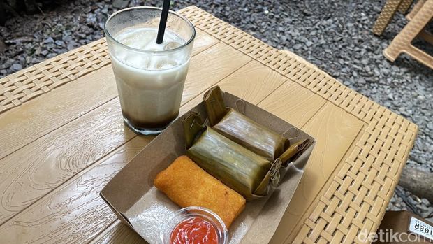 Teras Gandok dengan gaya Vintage berkesan seperti bangunan lama