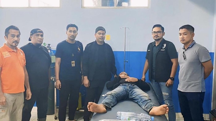 Tersangka Jodi Sulistio alas JD (25), terbaring di RSUD Babar.
