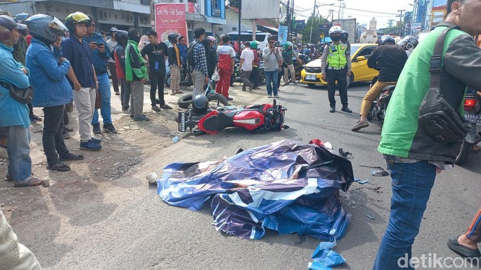 TKP kecelakaan pemotor di Palembang tewaskan Tarishah.