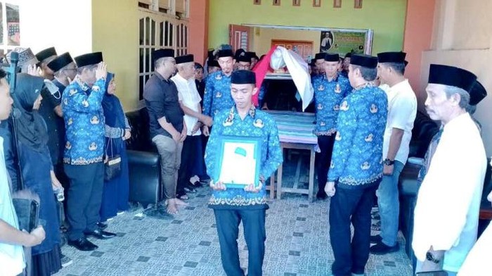 Upacara pemakaman Anregurutta KH Mujahid Said di Bone.