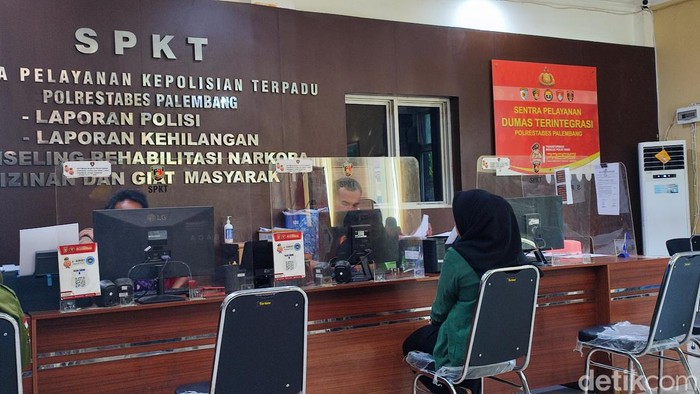 Wanita di Palembang melaporkan penganiayaan yang dialaminya ke polisi.