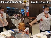 5 Aksi Pelayan Untuk Hibur Tamu, Joget Ayam hingga Jadi Robot