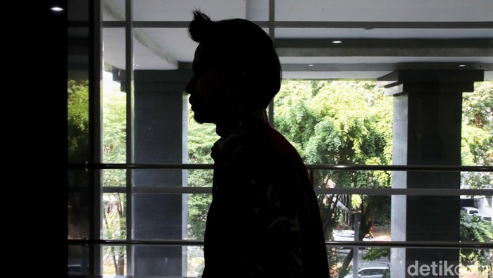 Adam Deni Semringah Dituntut 1 Tahun Penjara Selebgram Adam Deni Gearaka dituntut 1 tahun penjara dalam sidang kasus fitnah terhadap Wakil Ketua Komisi III DPR Ahmad Sahroni di PN Tipikor Jakarta, Selasa (7/5/2024). Adam Deni semringah usai tuntutan tersebut.