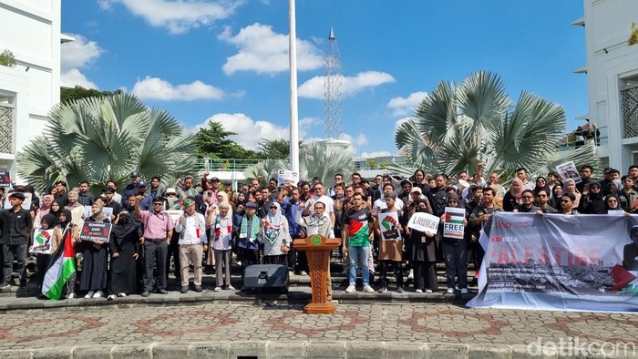 Aksi bela Palestina dan kutuk Israel secara serentak di Indonesia yang dilakukan sivitas akademika UMY, Selasa (7/5/2024).