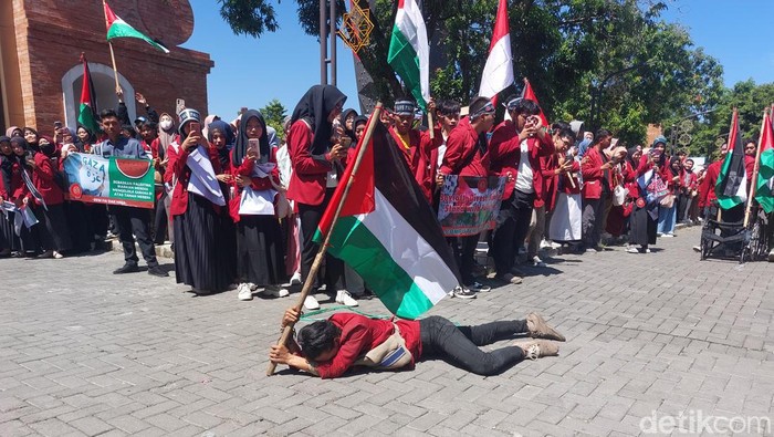 Aksi bela Palestina di Cirebon.