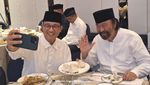 Anies Baswedan Ultah ke-55, Intip Lagi Momennya Kulineran Bareng Warga
