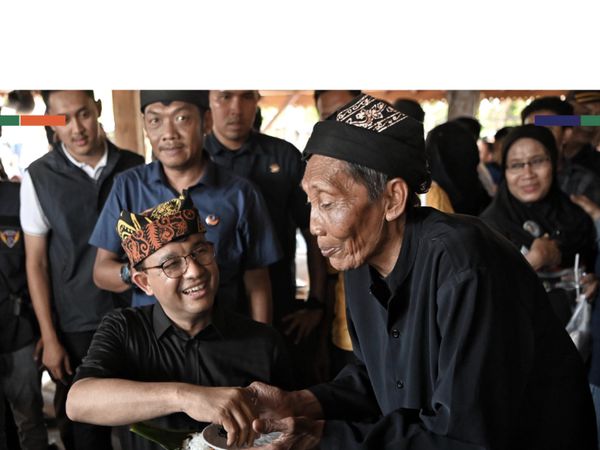 Anies Baswedan Ultah ke-55, Intip Lagi Momennya Kulineran Bareng Warga
