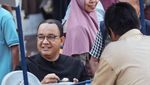 Anies Baswedan Ultah ke-55, Intip Lagi Momennya Kulineran Bareng Warga