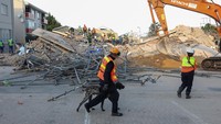 Belum ada laporan mengenai korban jiwa, sementara 22 orang berhasil diselamatkan dari lokasi kejadian. George merupakan sebuah kota pesisir di sebelah timur Cape Town. REUTERS/Esa Alexander