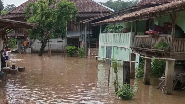 Banjir di OKU akibat Sungai Ogan meluap.