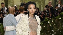 FKA Twigs Gugat Lagi Shia LaBeouf!
