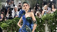 Menolak Pinjam dari Desainer, Zendaya Beli 2 Gaun untuk Penampilan Met Gala