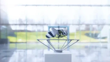 Lebah robot raksasa bernama BionicBee diciptakan oleh Festos Bionic Learning Network, memiliki panjang 22 cm dan beratnya kurang dari sepotong roti biasa. Foto: Festo.com