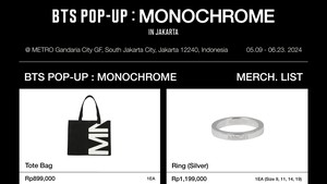 Kalau kamu tipe yang pakai aksesori, kamu bisa dapatkan ring silver atau black dan chain necklace spesial BTS POP-UP: MONOCHROME IN JAKARTA. Harga mulai Rp 579 ribu. (Foto: dok. METRO Dept. Store)