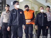 Bupati Sidoarjo Gus Mudhlor Berompi Tahanan KPK