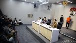 Bupati Sidoarjo Gus Mudhlor Berompi Tahanan KPK