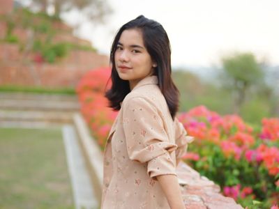 8 Foto Chetryn Kakak Betrand Peto yang Tinggal di NTT, Cantik Jarang Tersorot