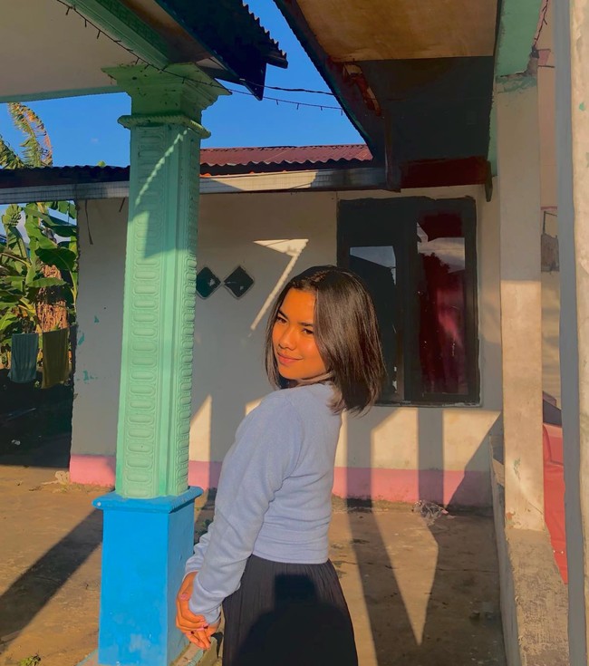 Punya paras cantik, tak sedikit netizen yang kerap memuji Chetryn. kau makin cantik, komentar salah seorang netizen. Udh natural eh ada cahaya matahari tambah cantik dehh, tambah netizen lain. Foto: Instagram/@chetrynnn26