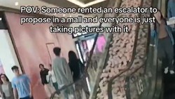 Viral Eskalator Mall Didekorasi Penuh Bunga, Dikira Disewa Buat Lamaran