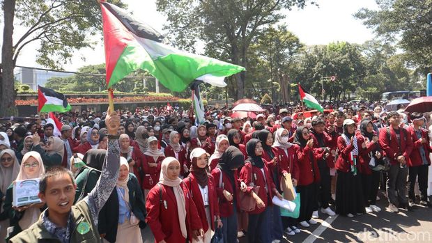 Demo pro Palestina di Bandung.
