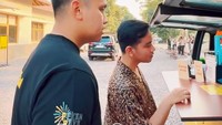 Dico Ganinduto juga kenal dengan dengan wakil presiden terpilih, Gibran Rakabuming Raka. Ini momennya ketika keduanya ngopi bareng. Foto: Instagram @dicoganinduto