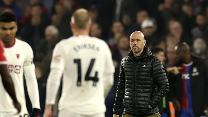 Manchester Uniteds head coach Erik ten Hag walks on the pitch at the end of the English Premier League soccer match between Crystal Palace and Manchester United at Selhurst Park stadium in London, England, Monday, May 6, 2024. (AP Photo/Ian Walton)